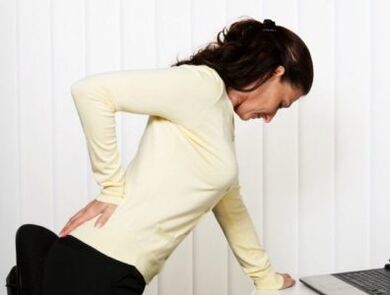 Dolor de espalda en la columna lumbar