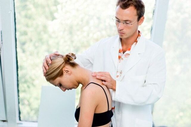 Cita con el médico para la osteocondrosis cervical.