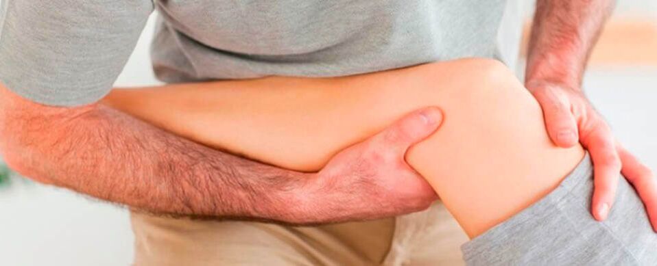Examen de la articulación de la rodilla para detectar dolor.