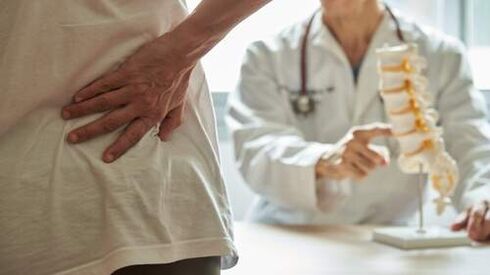 Si el dolor de espalda persiste, debe consultar a un médico. 
